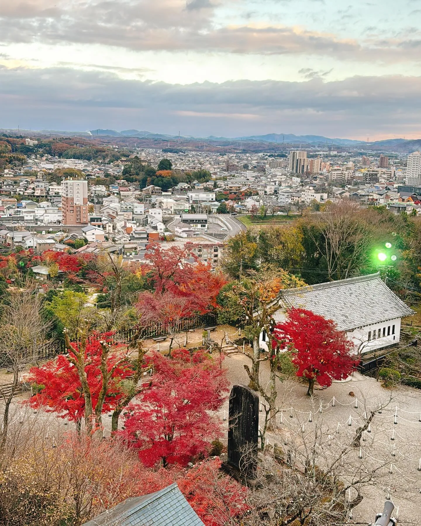 豊橋から犬山へ行って、見事な犬山城の紅葉を楽しんできました🍁...